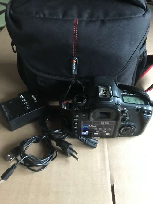 Canon EOS 7D DSLR Camera|18 MEGAPIXELS|32 GB MEMORY CARD|CHARHER|BATTERY|BAD|GOOD CONDITION